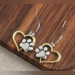 ♥️ D 5 / $20 Heart and Paw Print Earrings